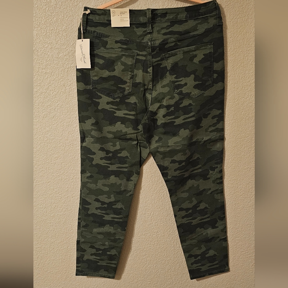 High Rise Camo Straight Leg Pants